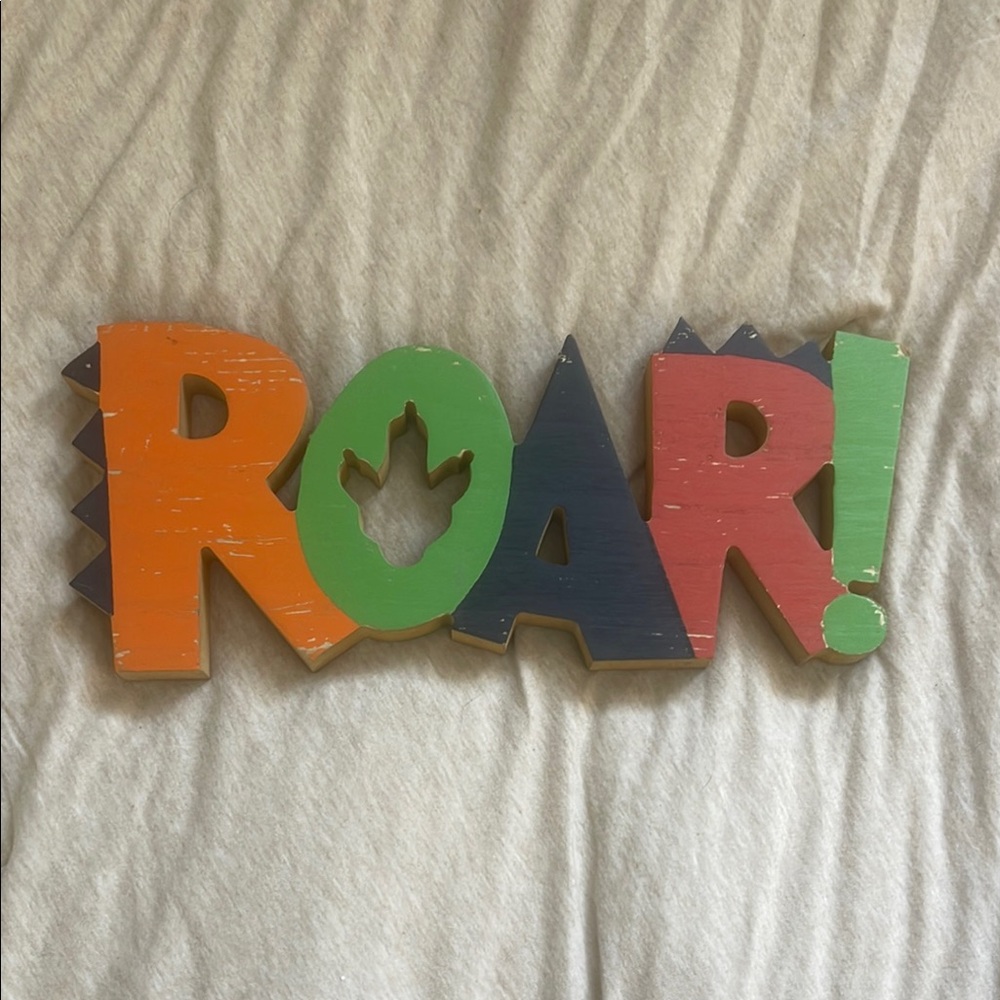 Colorful 'ROAR!' Kids Wall Decor